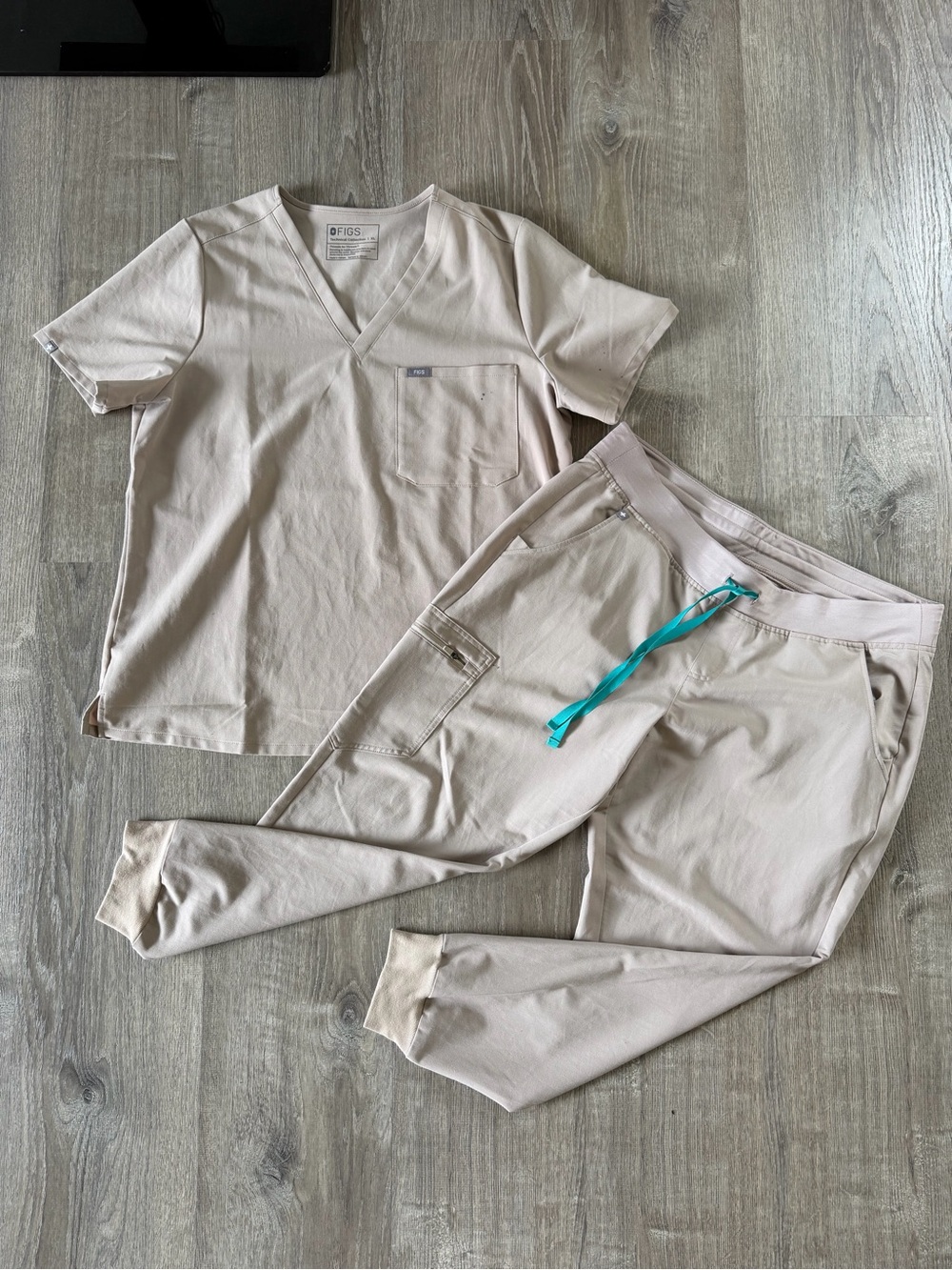 FIGS “Slate” Scrub Set